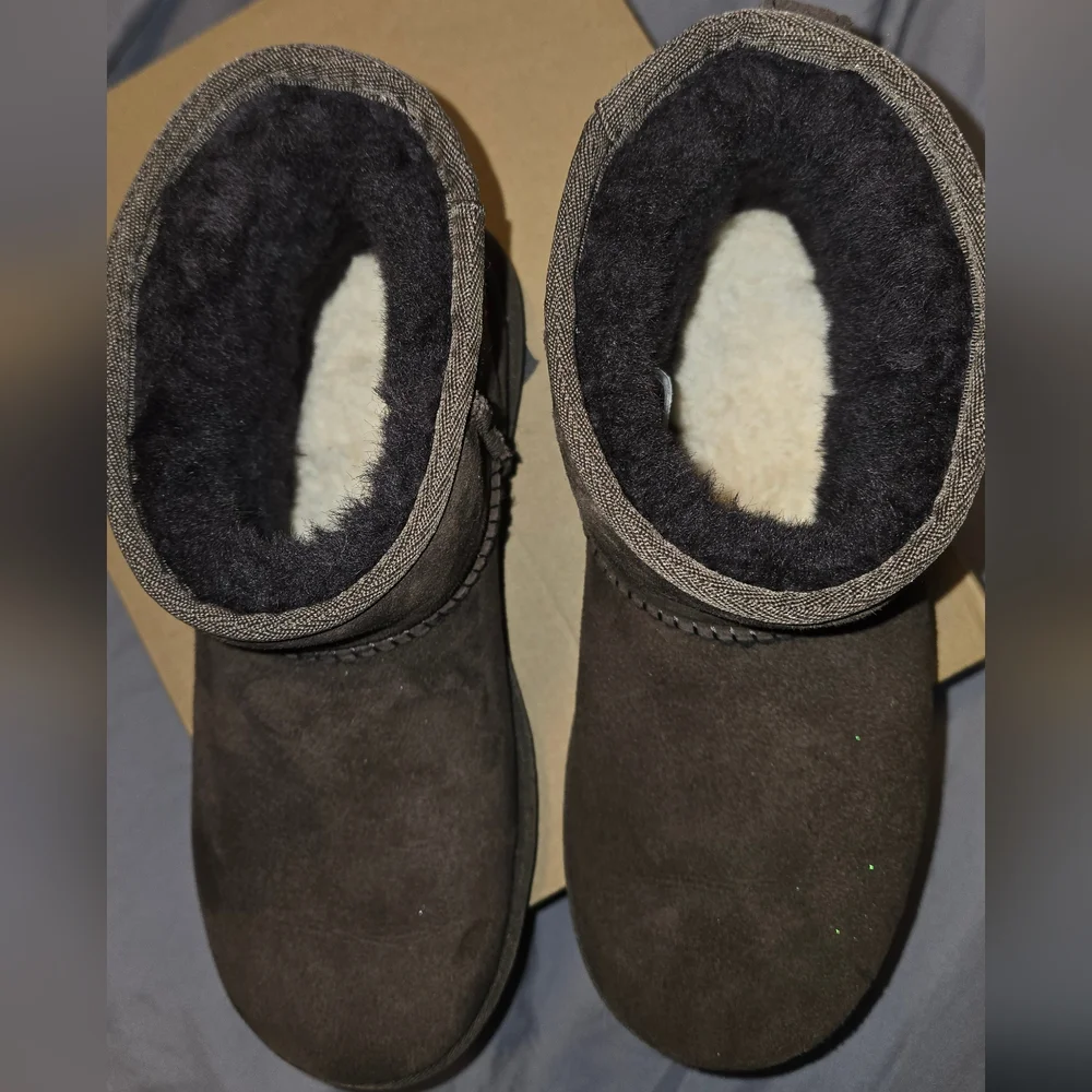 Womes UGG Classic Mini - 8 - Picture 6 of 8